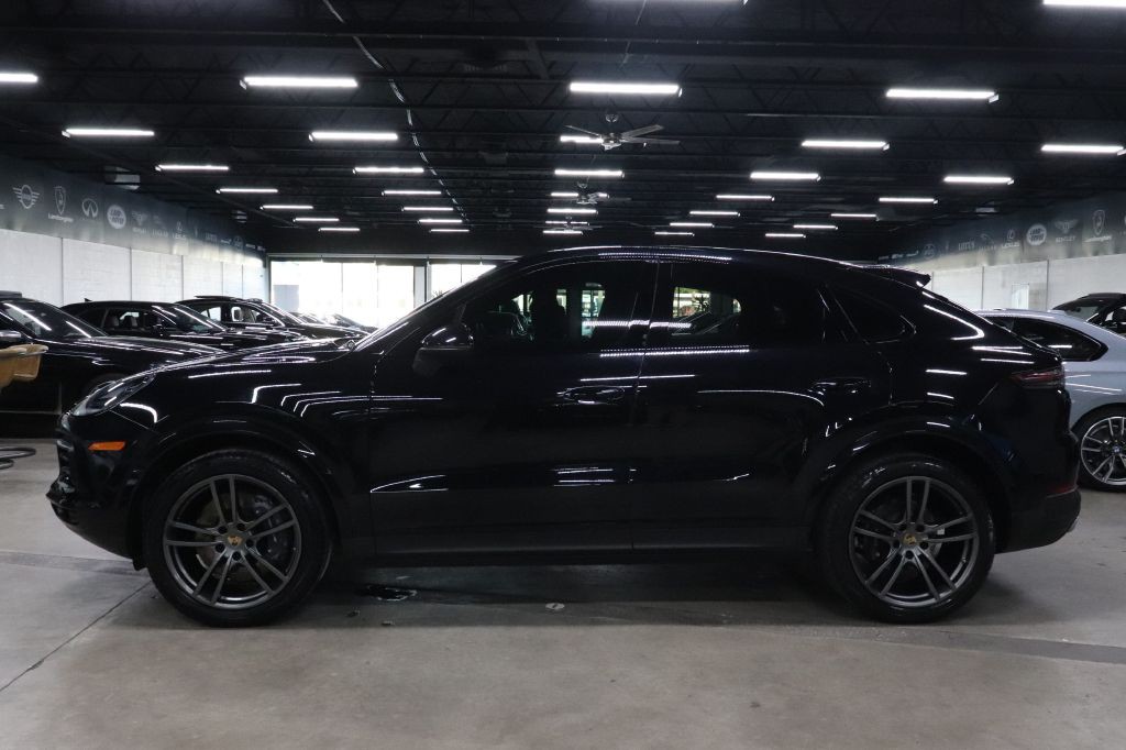 2022 Porsche Cayenne Image 2
