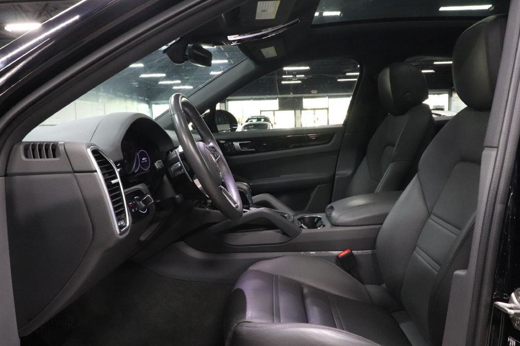 2022 Porsche Cayenne Image 10