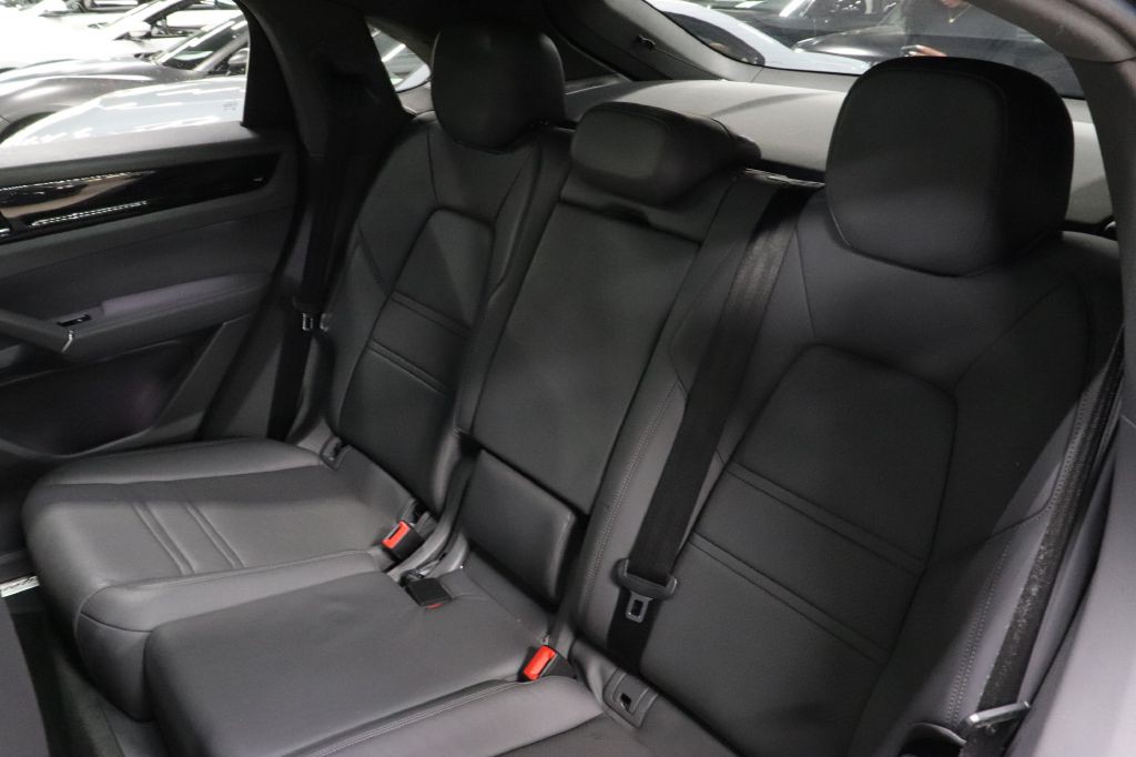 2022 Porsche Cayenne Image 15
