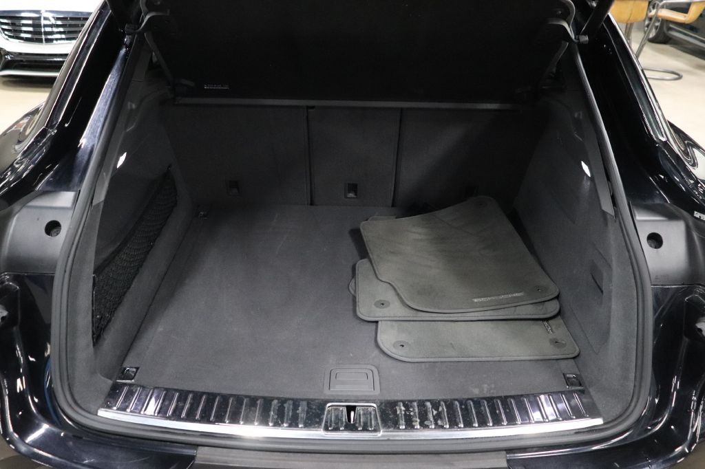 2022 Porsche Cayenne Image 17