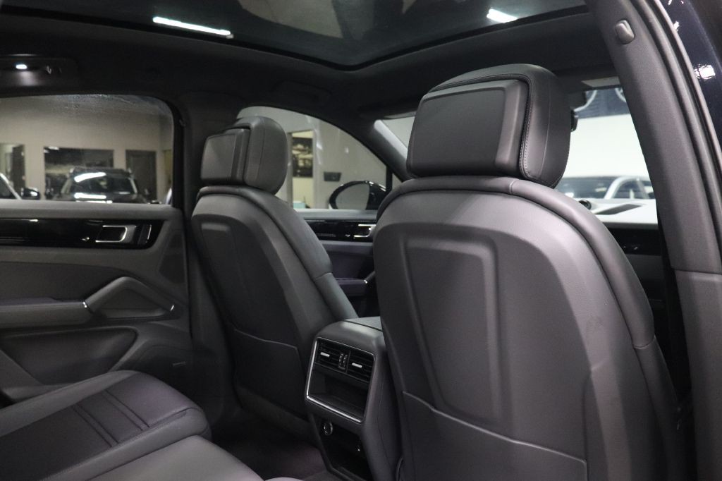 2022 Porsche Cayenne Image 21