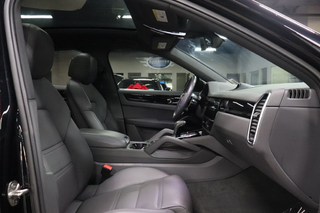 2022 Porsche Cayenne Image 23