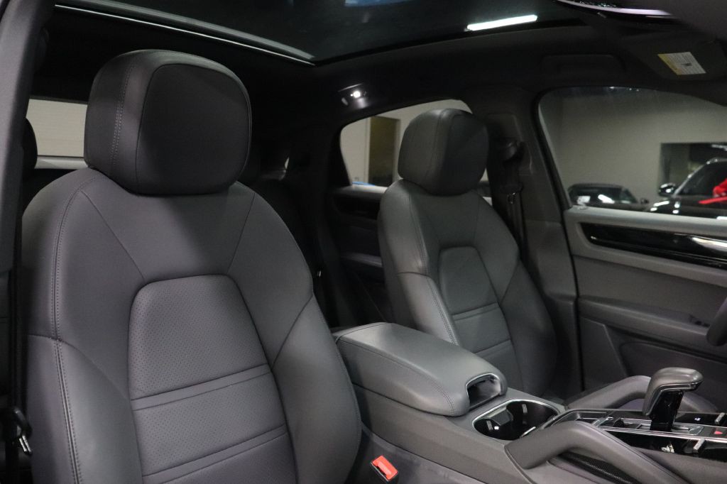 2022 Porsche Cayenne Image 24