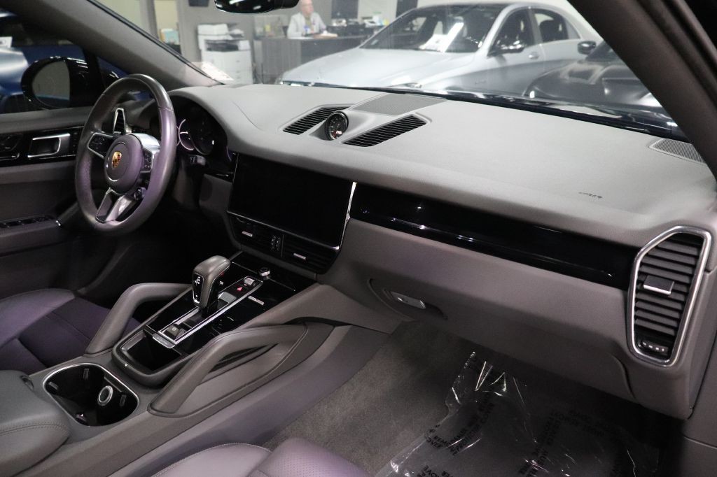 2022 Porsche Cayenne Image 25