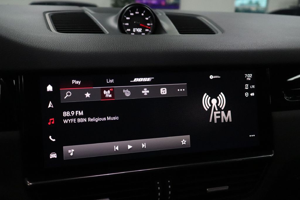 2022 Porsche Cayenne Image 32