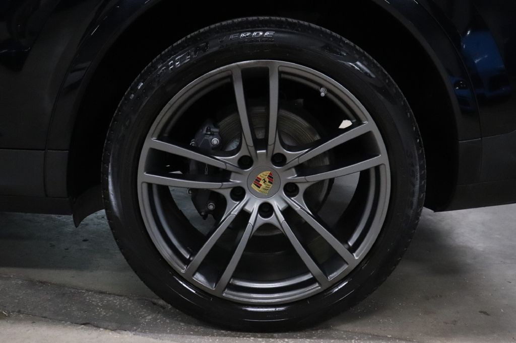 2022 Porsche Cayenne Image 38