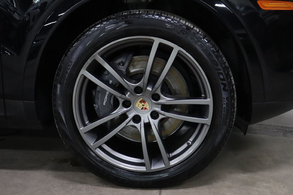 2022 Porsche Cayenne Image 40