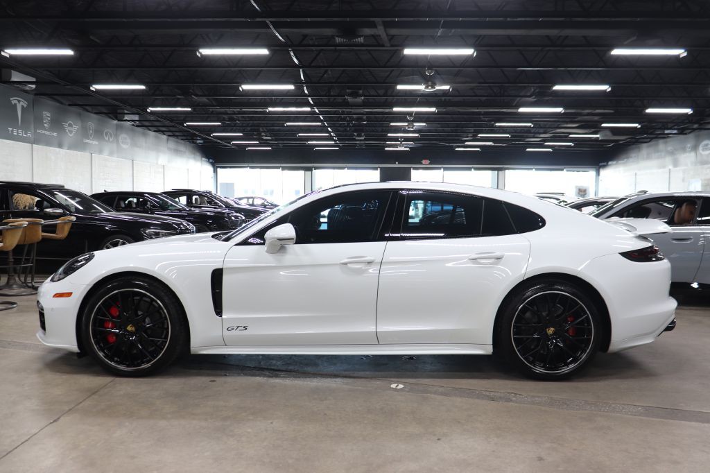 2019 Porsche Panamera Image 2