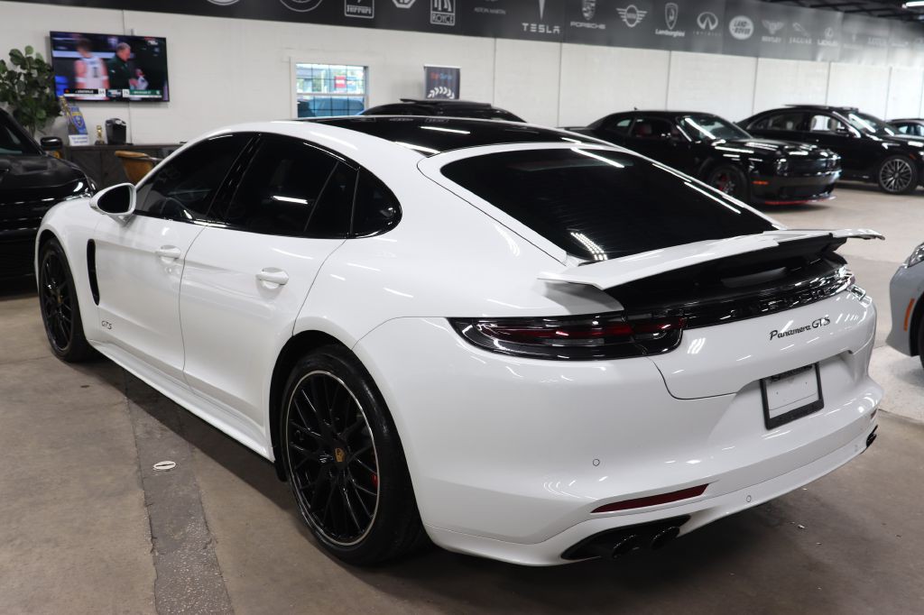 2019 Porsche Panamera Image 3