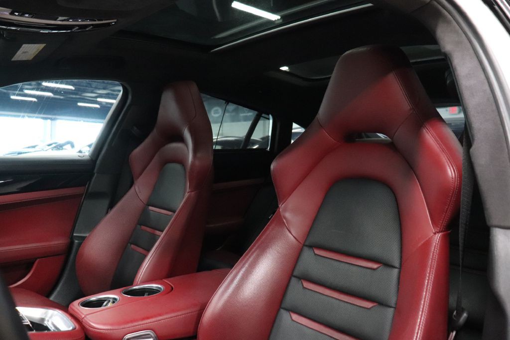 2019 Porsche Panamera Image 10