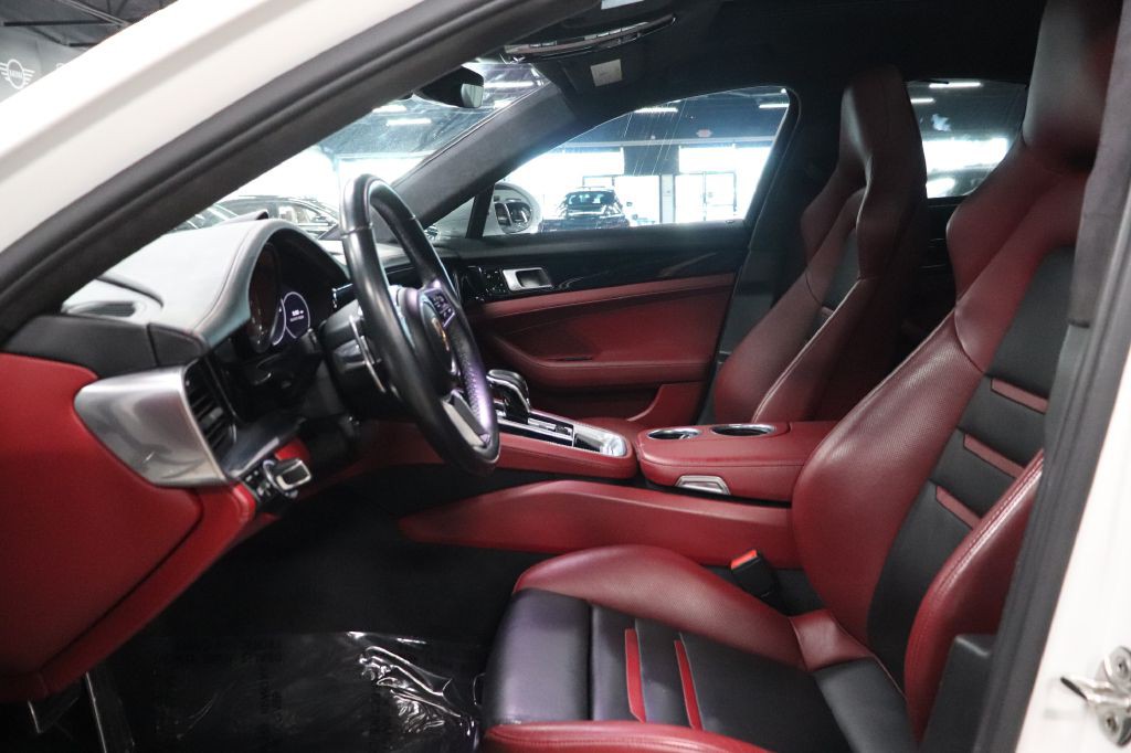 2019 Porsche Panamera Image 11