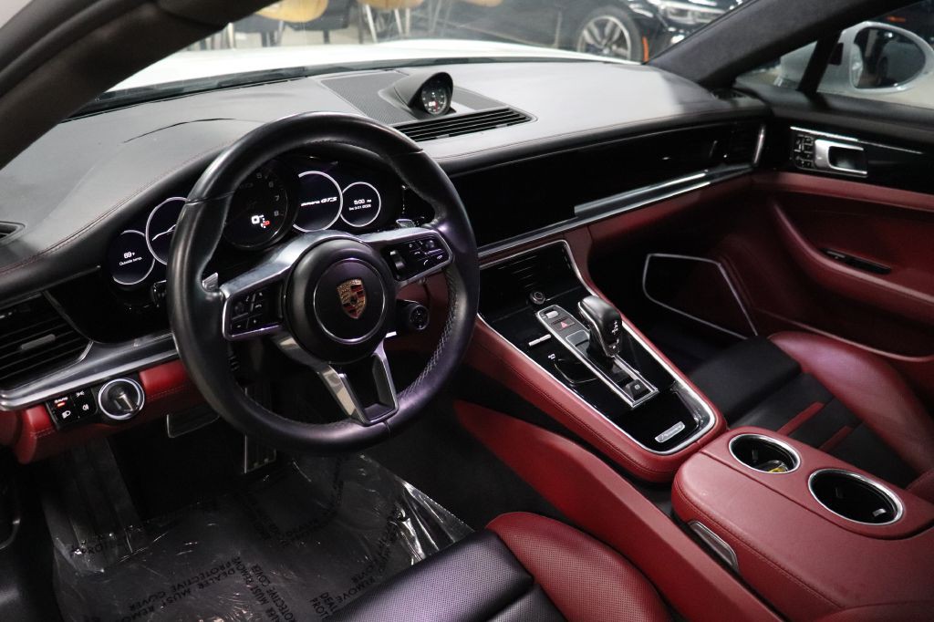 2019 Porsche Panamera Image 12