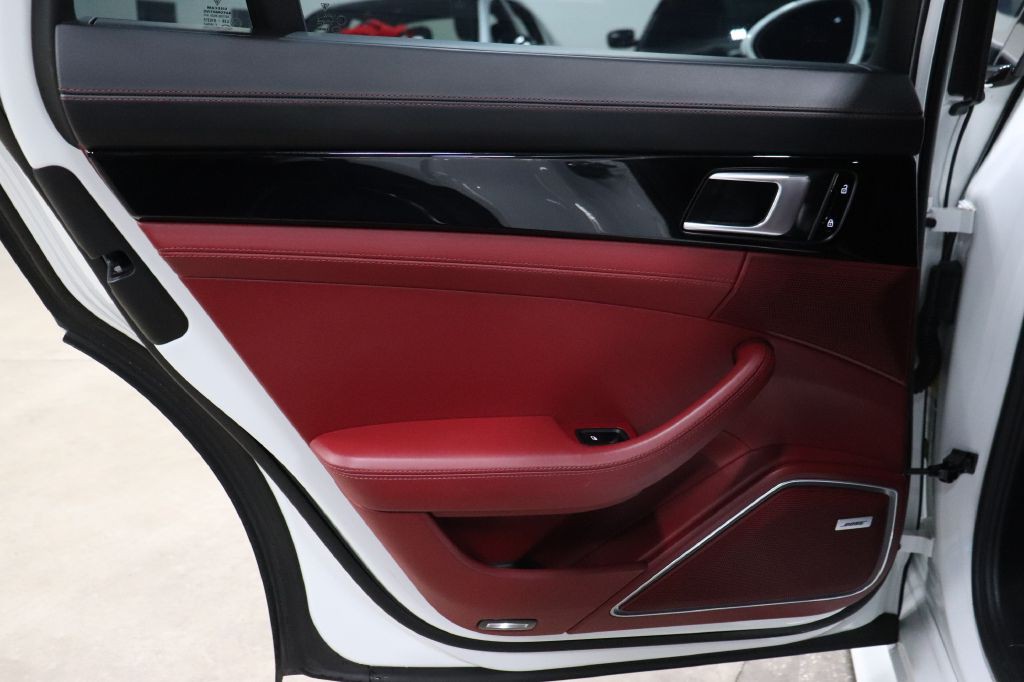 2019 Porsche Panamera Image 13