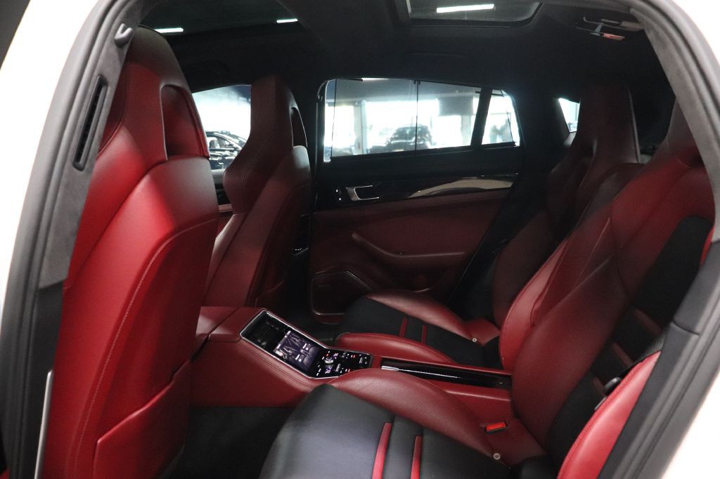 2019 Porsche Panamera Image 14