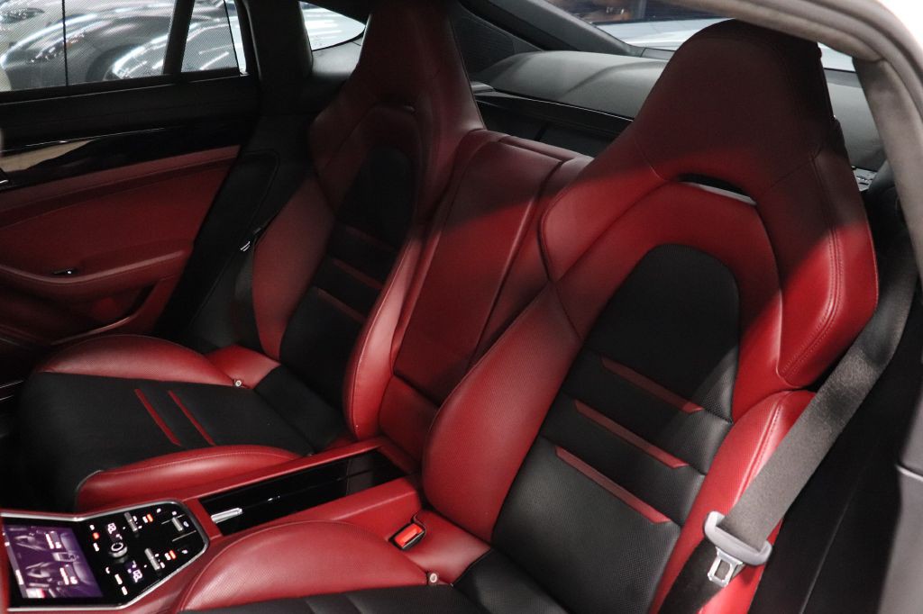 2019 Porsche Panamera Image 15