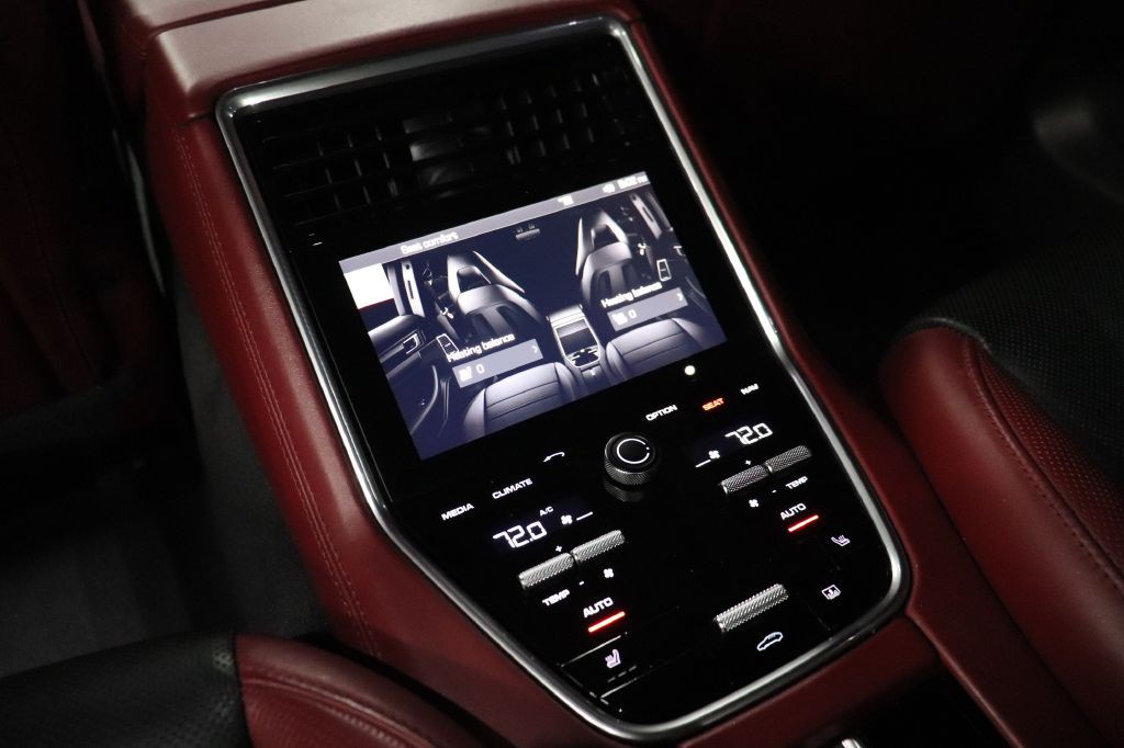 2019 Porsche Panamera Image 17