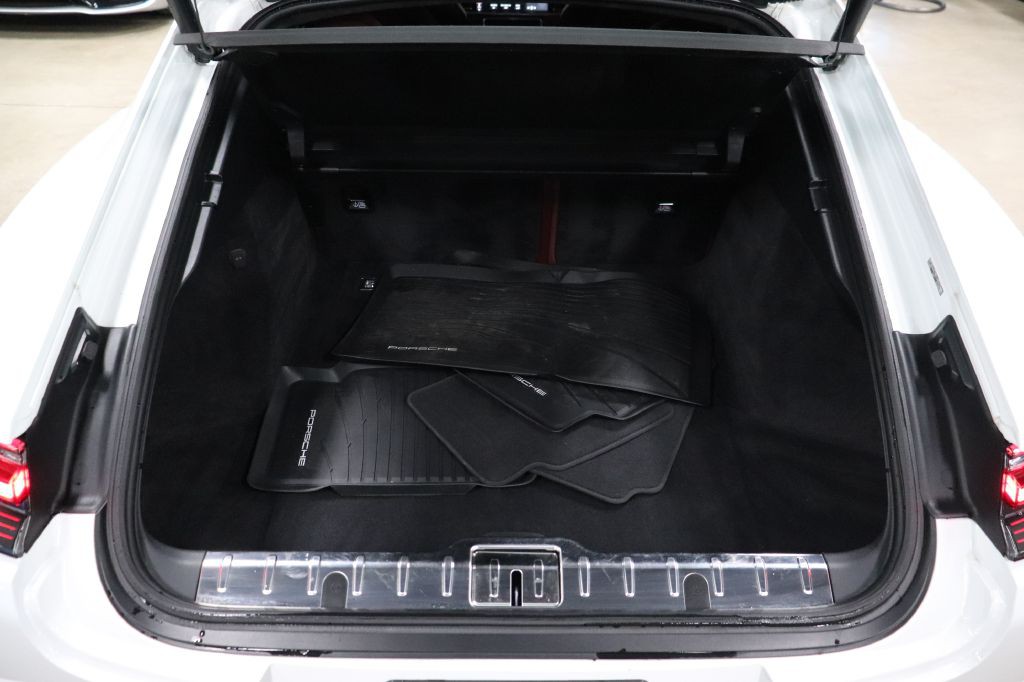 2019 Porsche Panamera Image 18