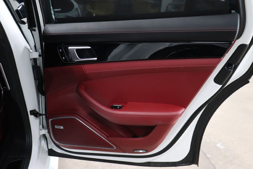 2019 Porsche Panamera Image 19