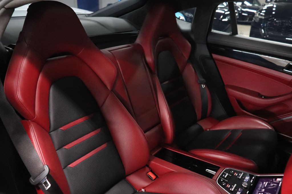 2019 Porsche Panamera Image 21