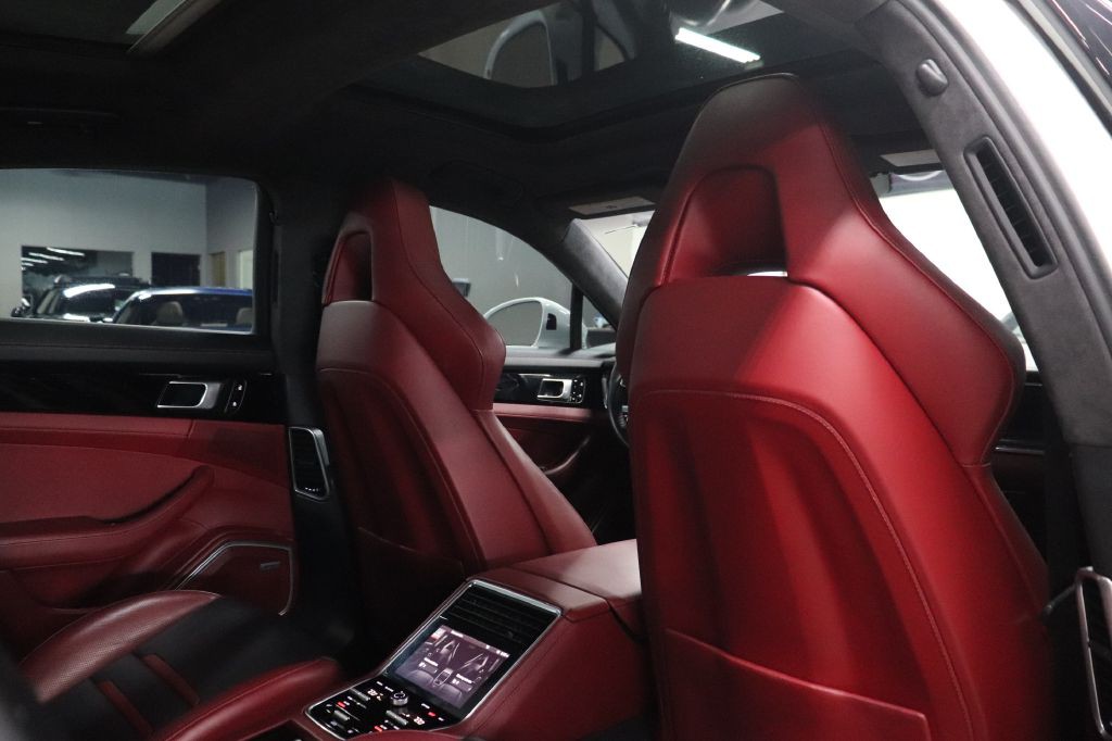 2019 Porsche Panamera Image 22
