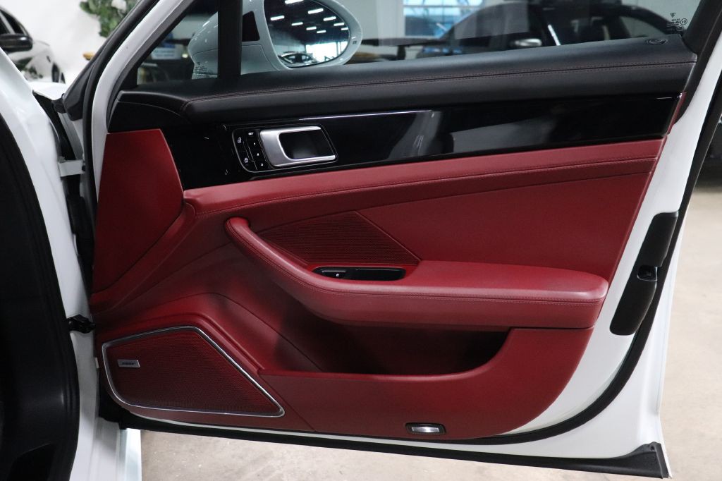 2019 Porsche Panamera Image 23