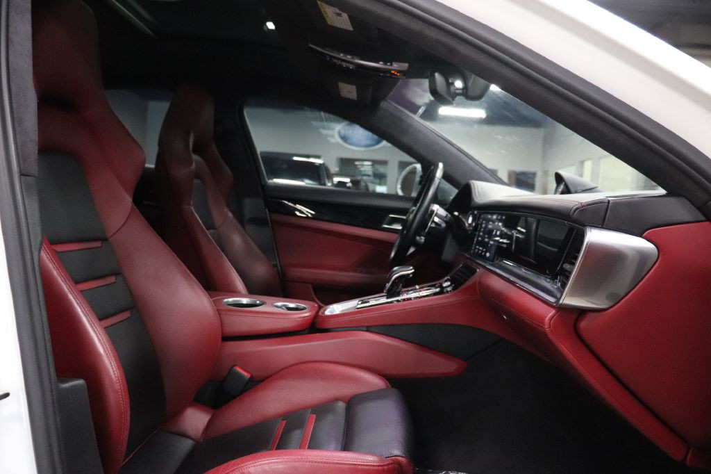 2019 Porsche Panamera Image 24