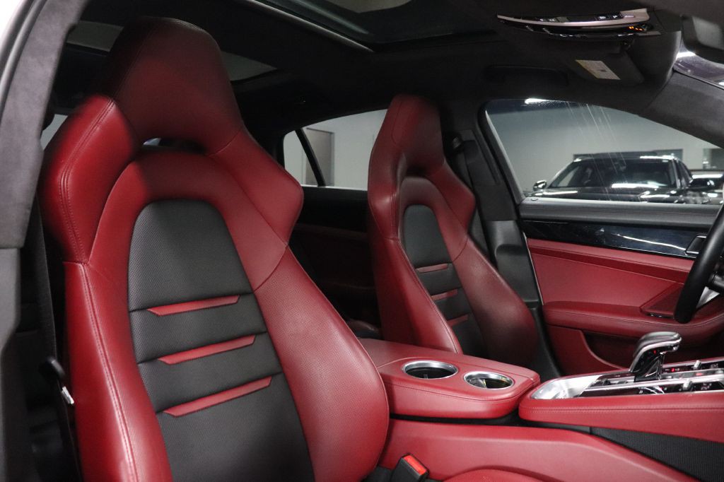 2019 Porsche Panamera Image 25