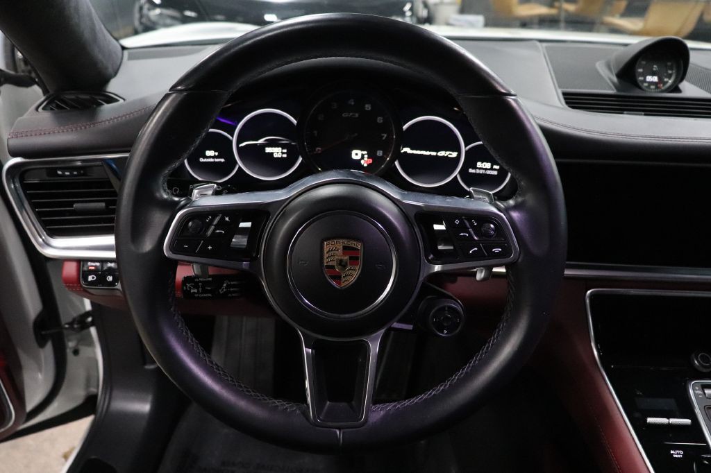 2019 Porsche Panamera Image 28