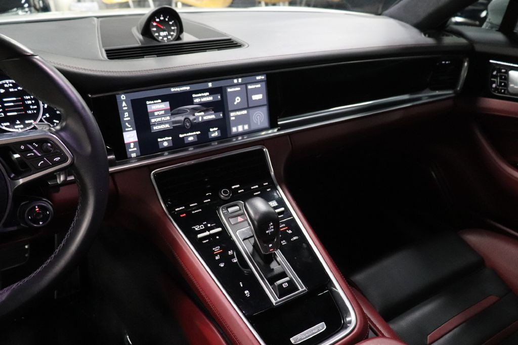 2019 Porsche Panamera Image 31