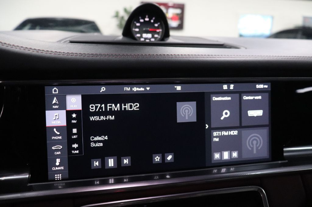 2019 Porsche Panamera Image 34