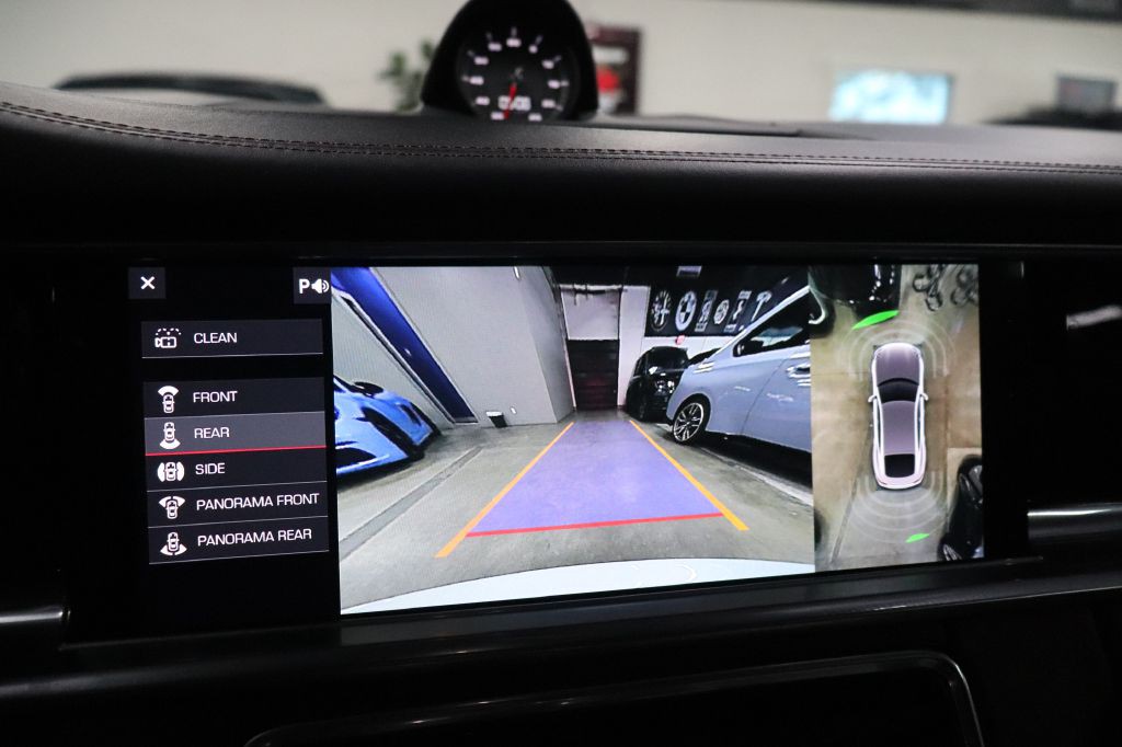 2019 Porsche Panamera Image 35