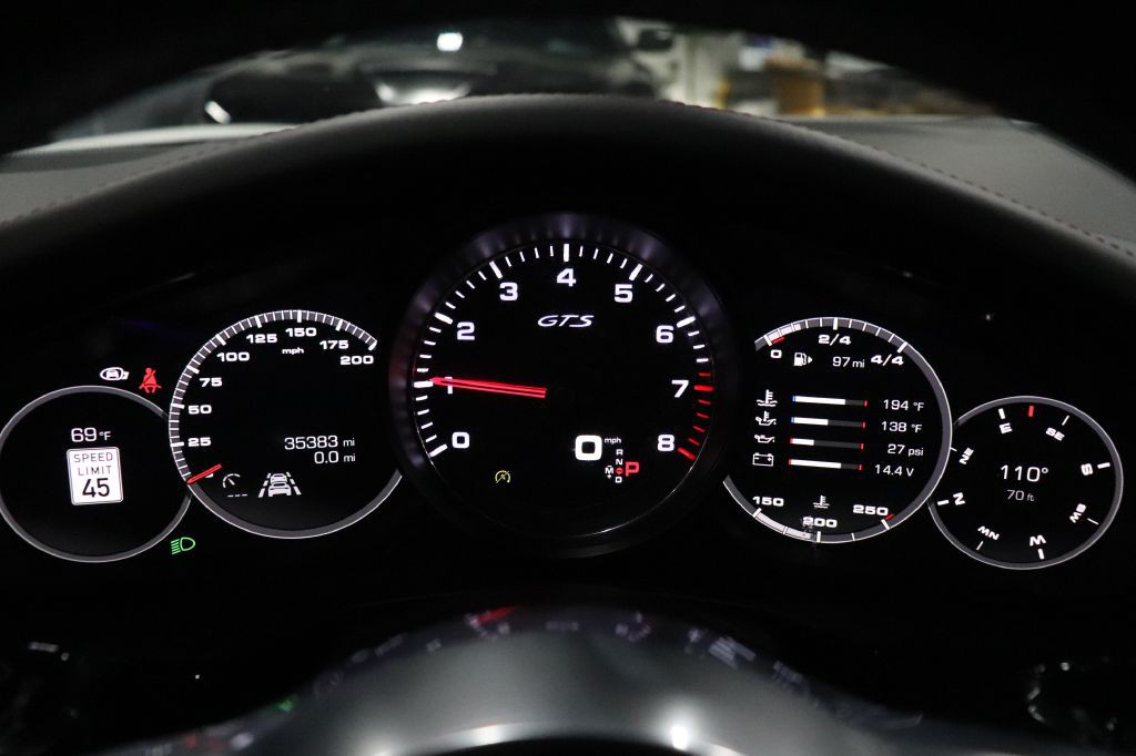 2019 Porsche Panamera Image 36