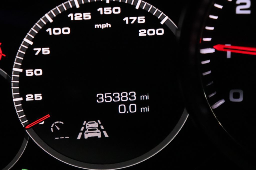 2019 Porsche Panamera Image 37