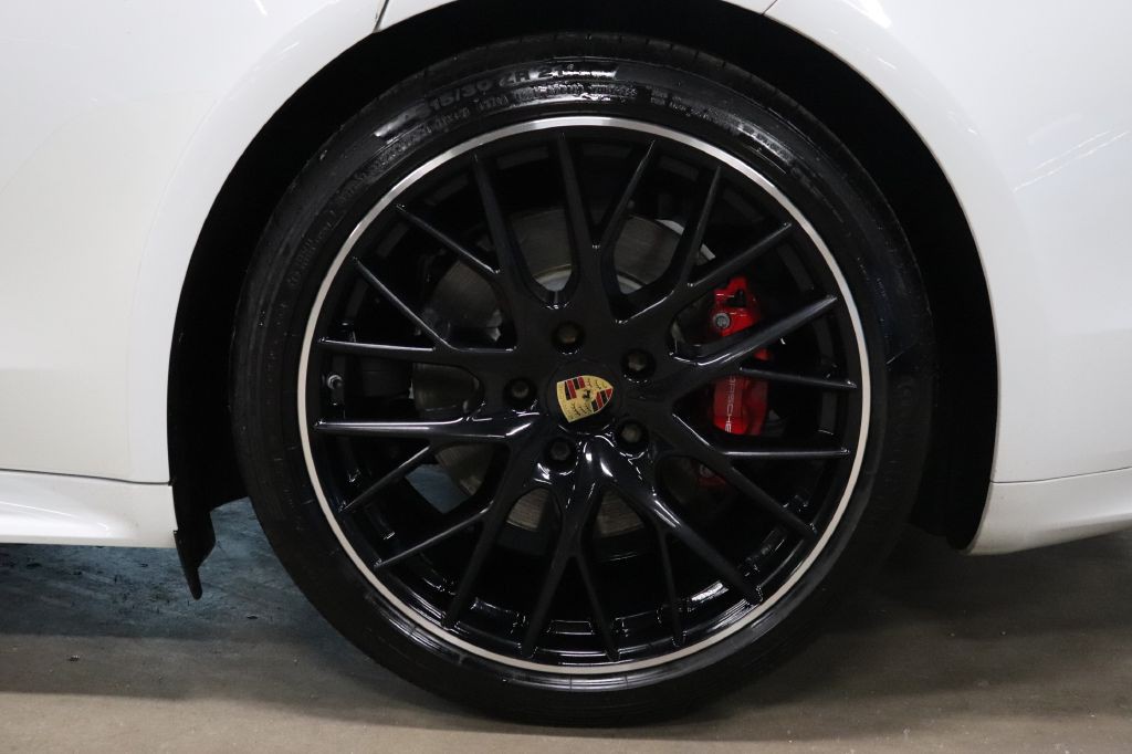2019 Porsche Panamera Image 39