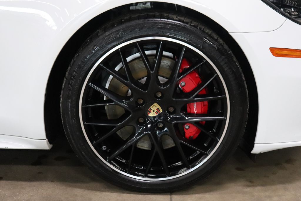 2019 Porsche Panamera Image 41