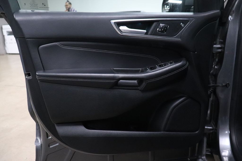 2023 Ford Edge Image 9