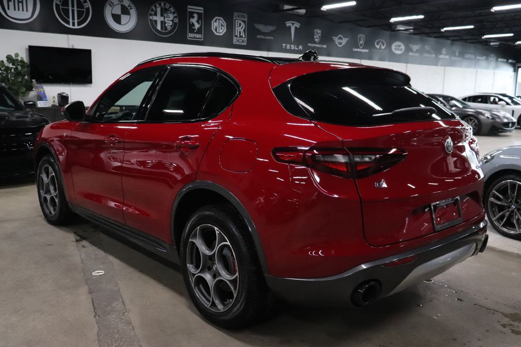 2022 Alfa Romeo Stelvio Image 3