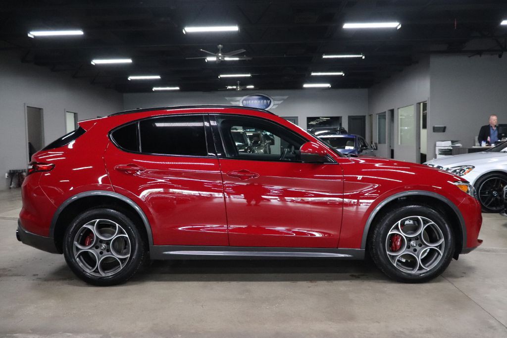 2022 Alfa Romeo Stelvio Image 7