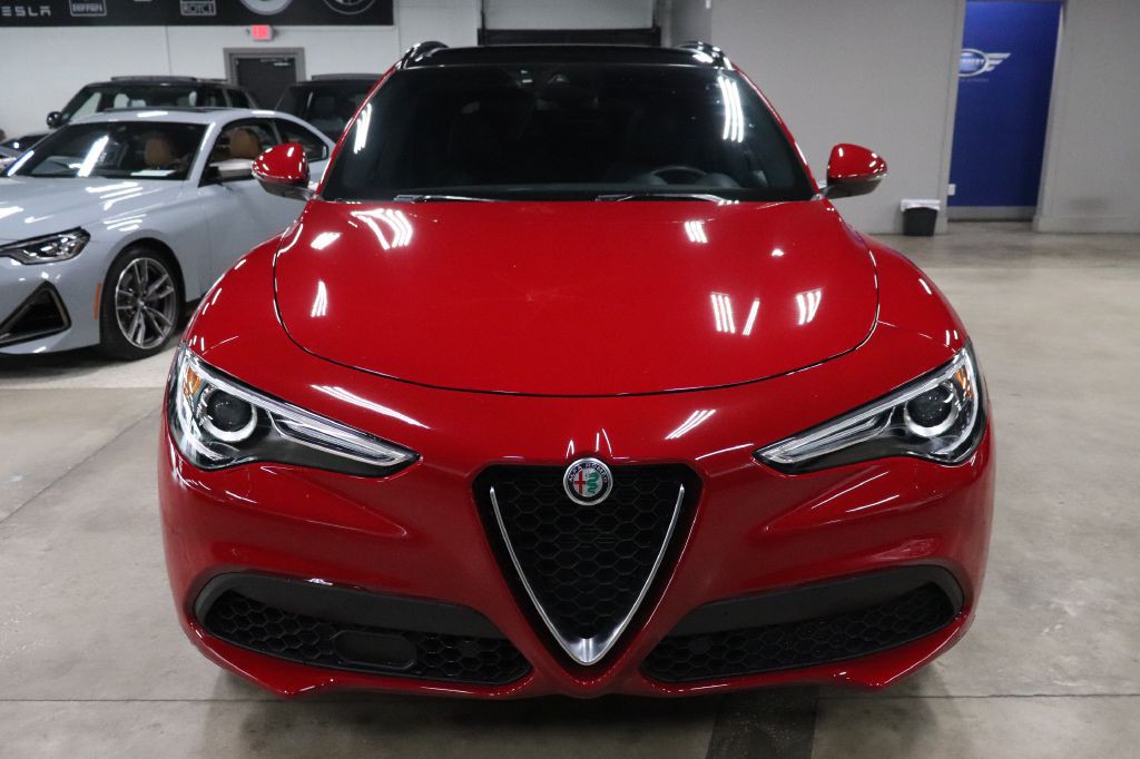 2022 Alfa Romeo Stelvio Image 9