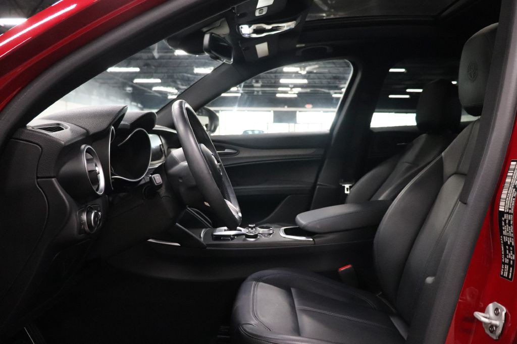 2022 Alfa Romeo Stelvio Image 11