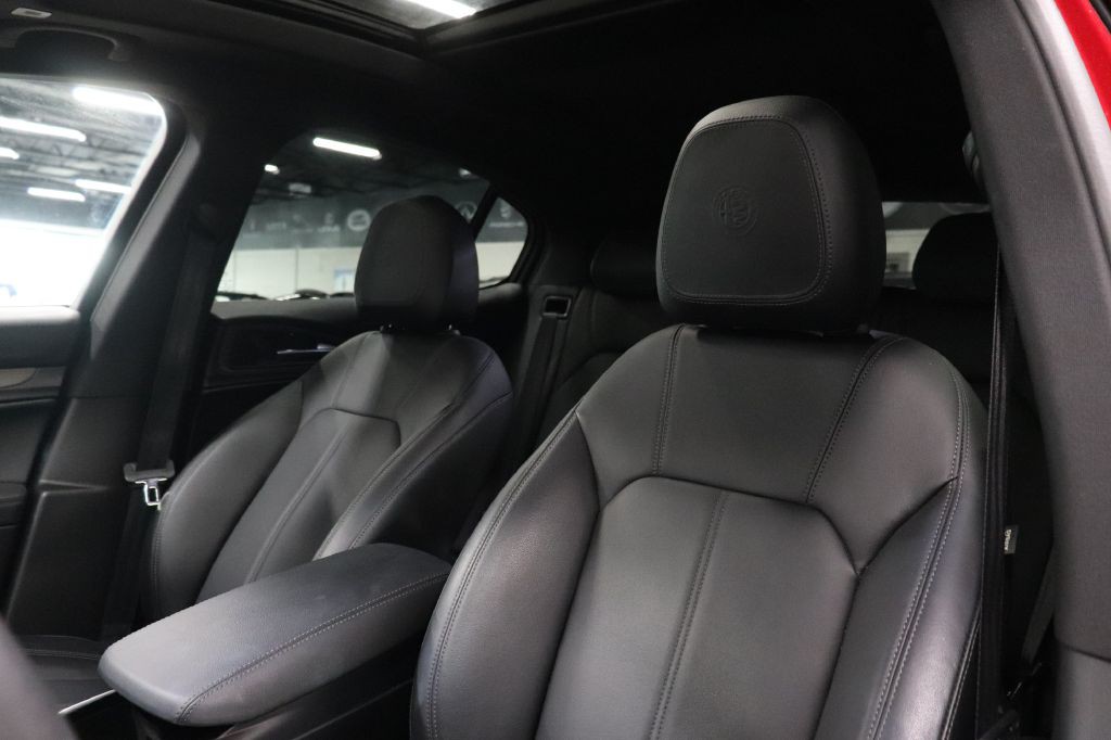 2022 Alfa Romeo Stelvio Image 12