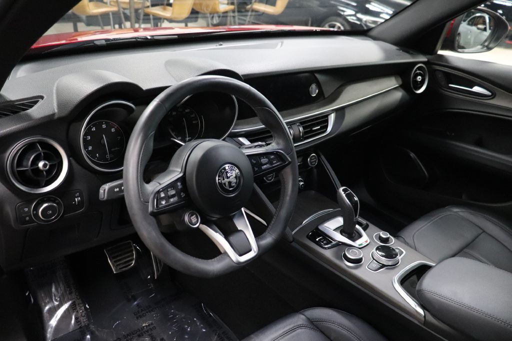 2022 Alfa Romeo Stelvio Image 14