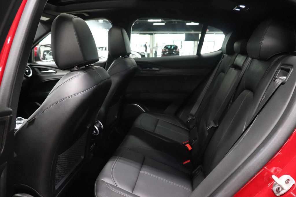 2022 Alfa Romeo Stelvio Image 16