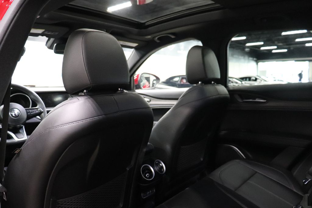 2022 Alfa Romeo Stelvio Image 18