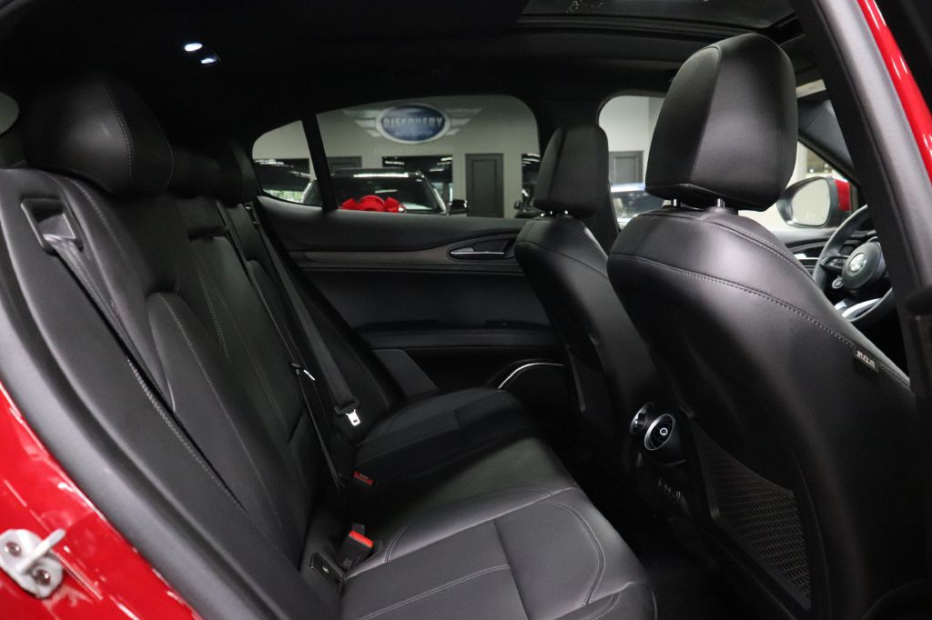 2022 Alfa Romeo Stelvio Image 20