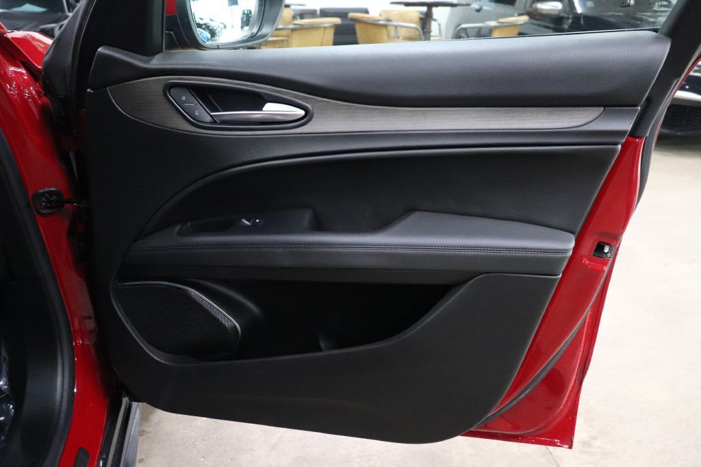 2022 Alfa Romeo Stelvio Image 23