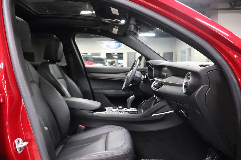 2022 Alfa Romeo Stelvio Image 24