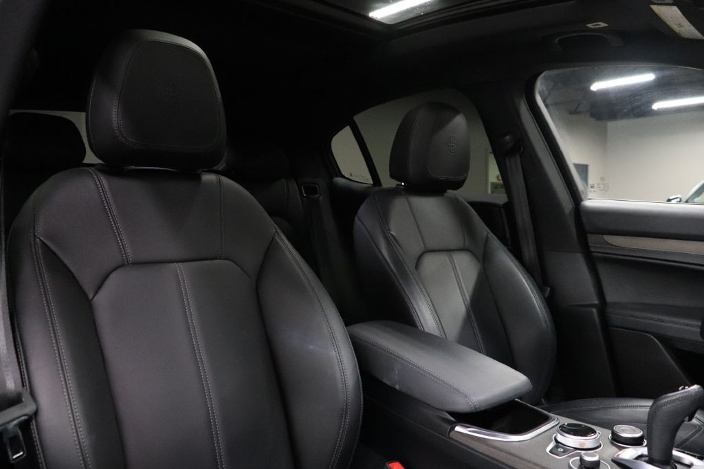 2022 Alfa Romeo Stelvio Image 25