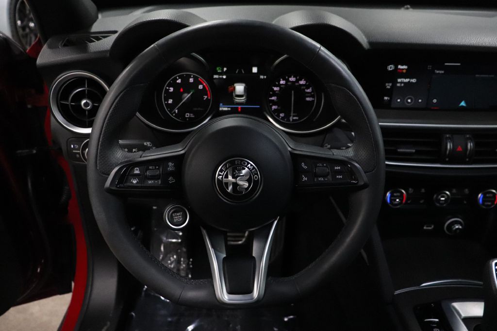 2022 Alfa Romeo Stelvio Image 28