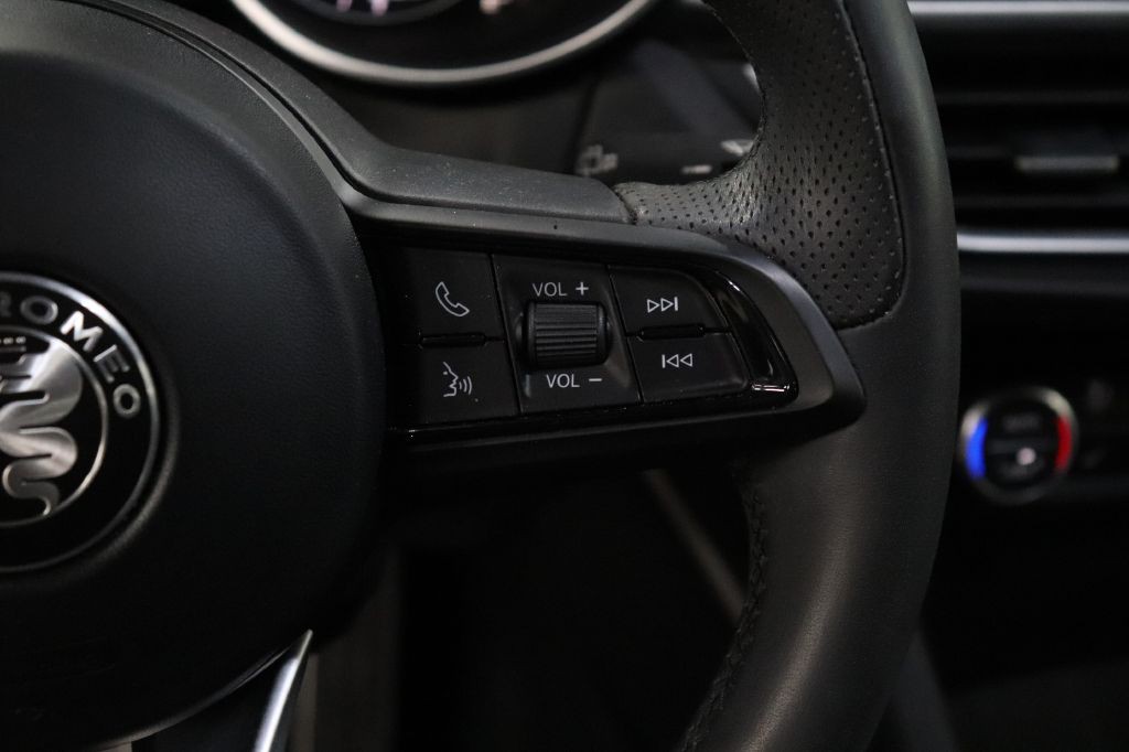 2022 Alfa Romeo Stelvio Image 30